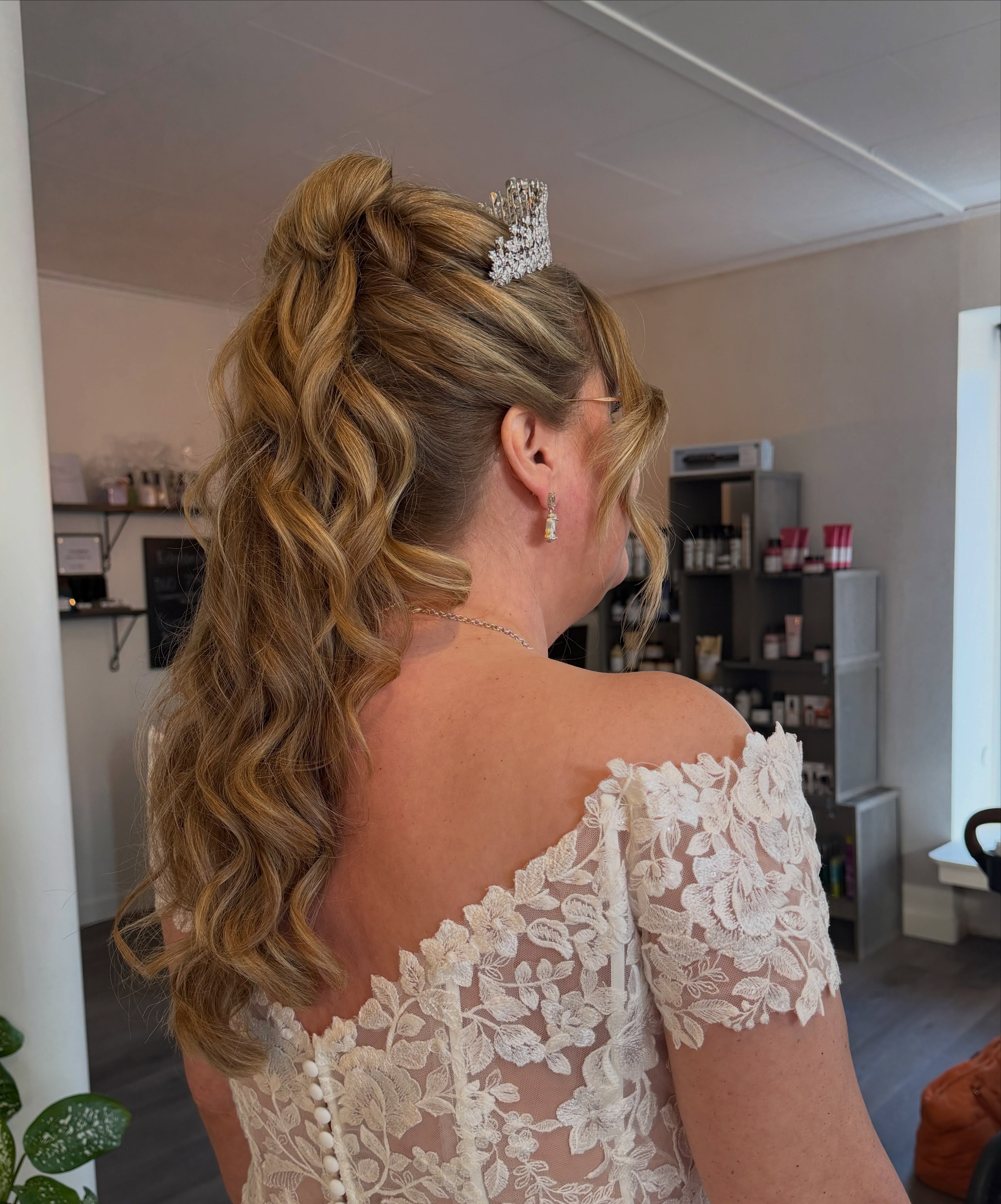 Jag fick den stora äran att göra Jennies Bruduppsättning. Så vacker brud 🥰 👸🏼